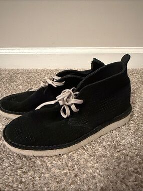 Clark’s Black Suede Desert Boots size 6.5